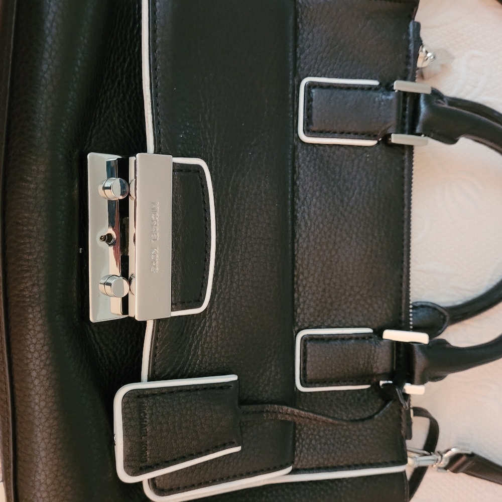 Purse - Picture 4 of 4